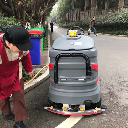 重庆新东源物业管理有限公司选用重庆金和的智慧大型洗地机S160